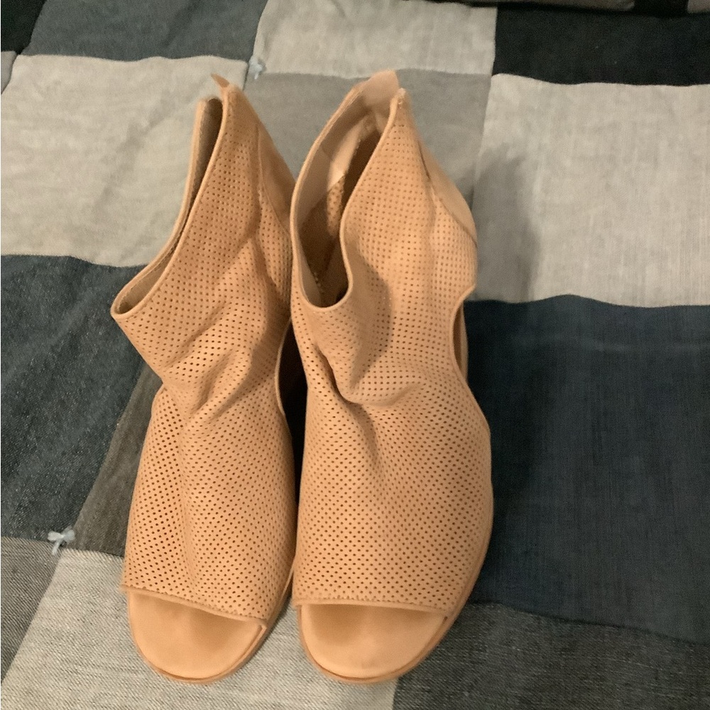 Vince Camuto Open Toe Booties - size 7